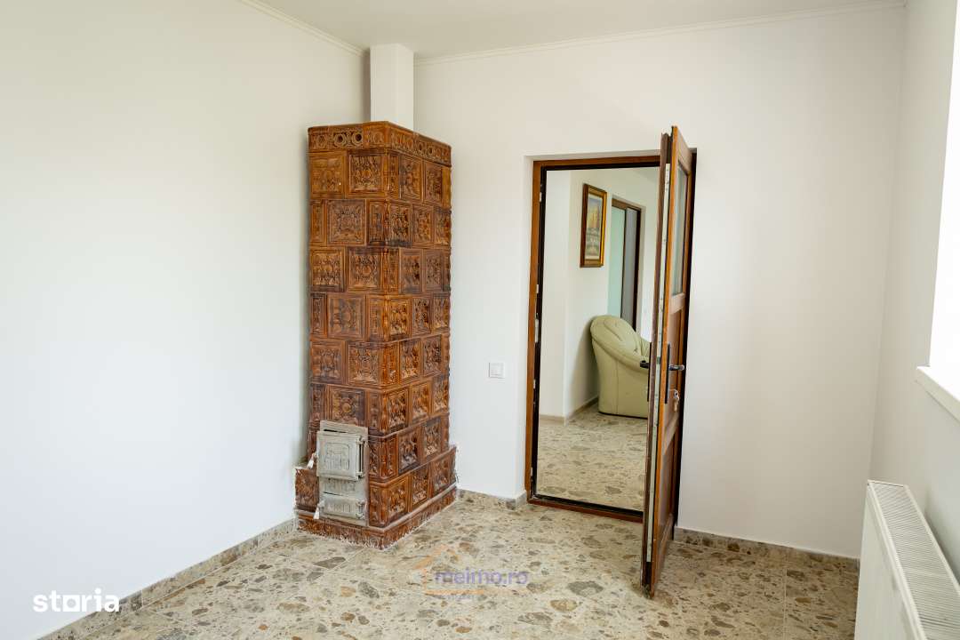 Casa renovata, spatiu pentru familie si gradina - Moinesti-13