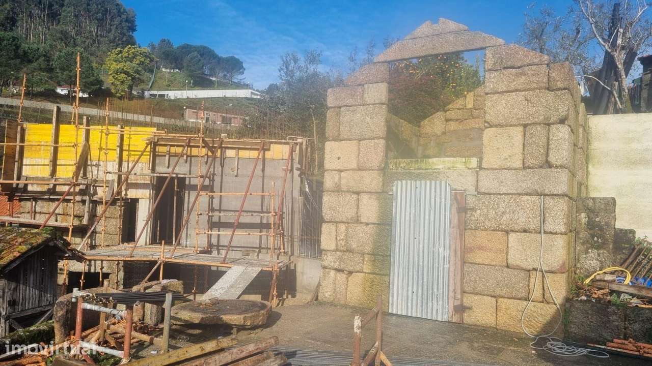 Oportunidade Única- Moradia V3 situada na Granja em Paredes de Viadore-17