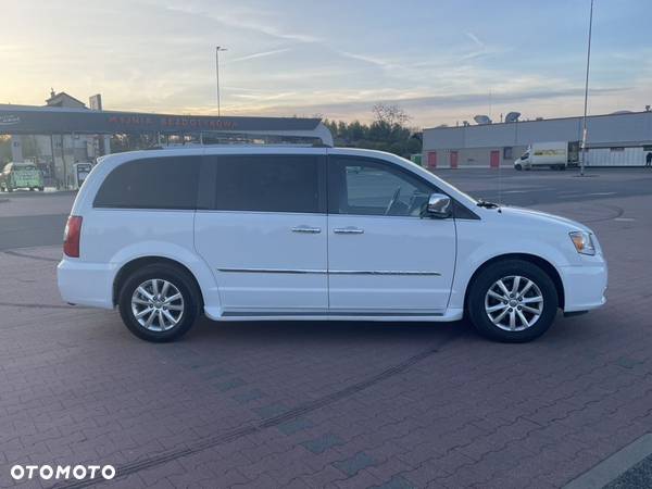 Chrysler Town & Country 3.6 Limited - 4