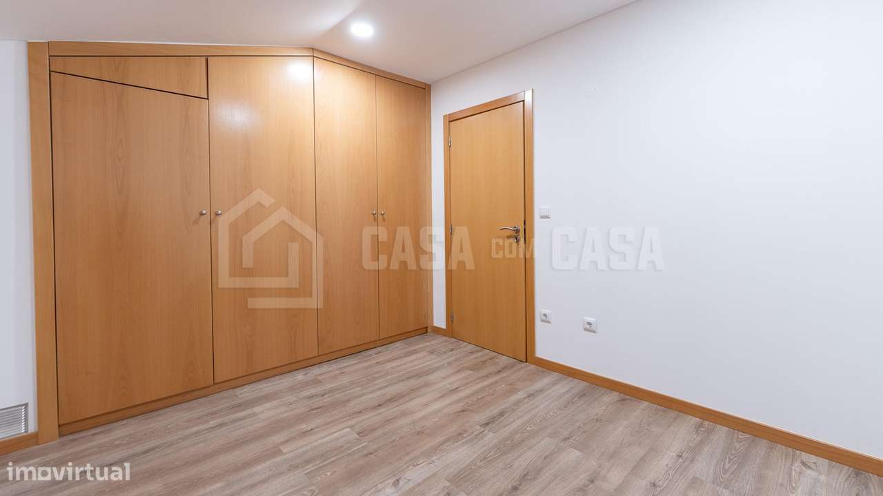 Moradia V3 Remodelada em Gumiei-10