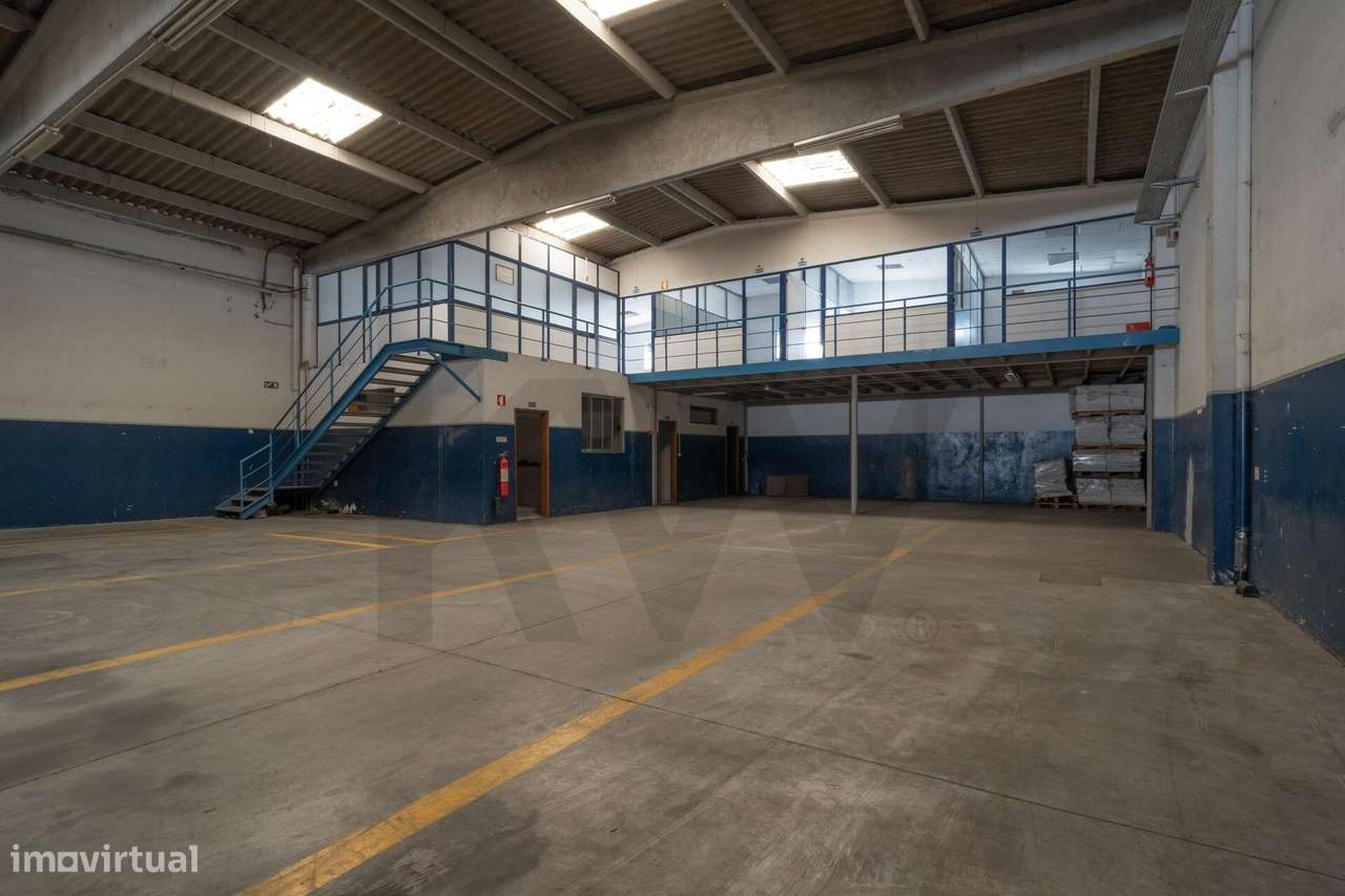 **Armazém com logradouro na Zona Industrial de Serzedo, Vila Nova de G-10