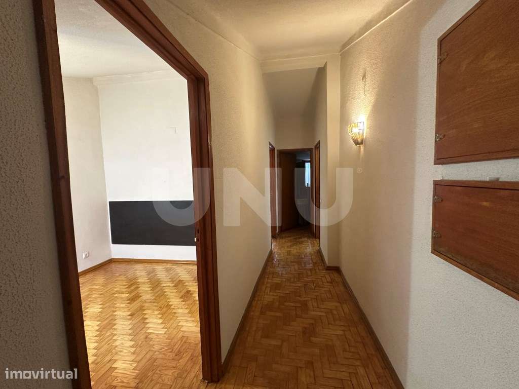 Apartamento T4 com Terraço e Logradouro - Zona Histórica-16