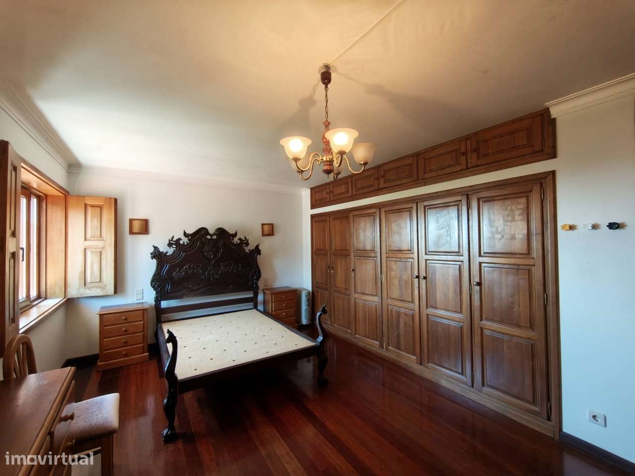 Moradia T4 com piscina e jardins-14