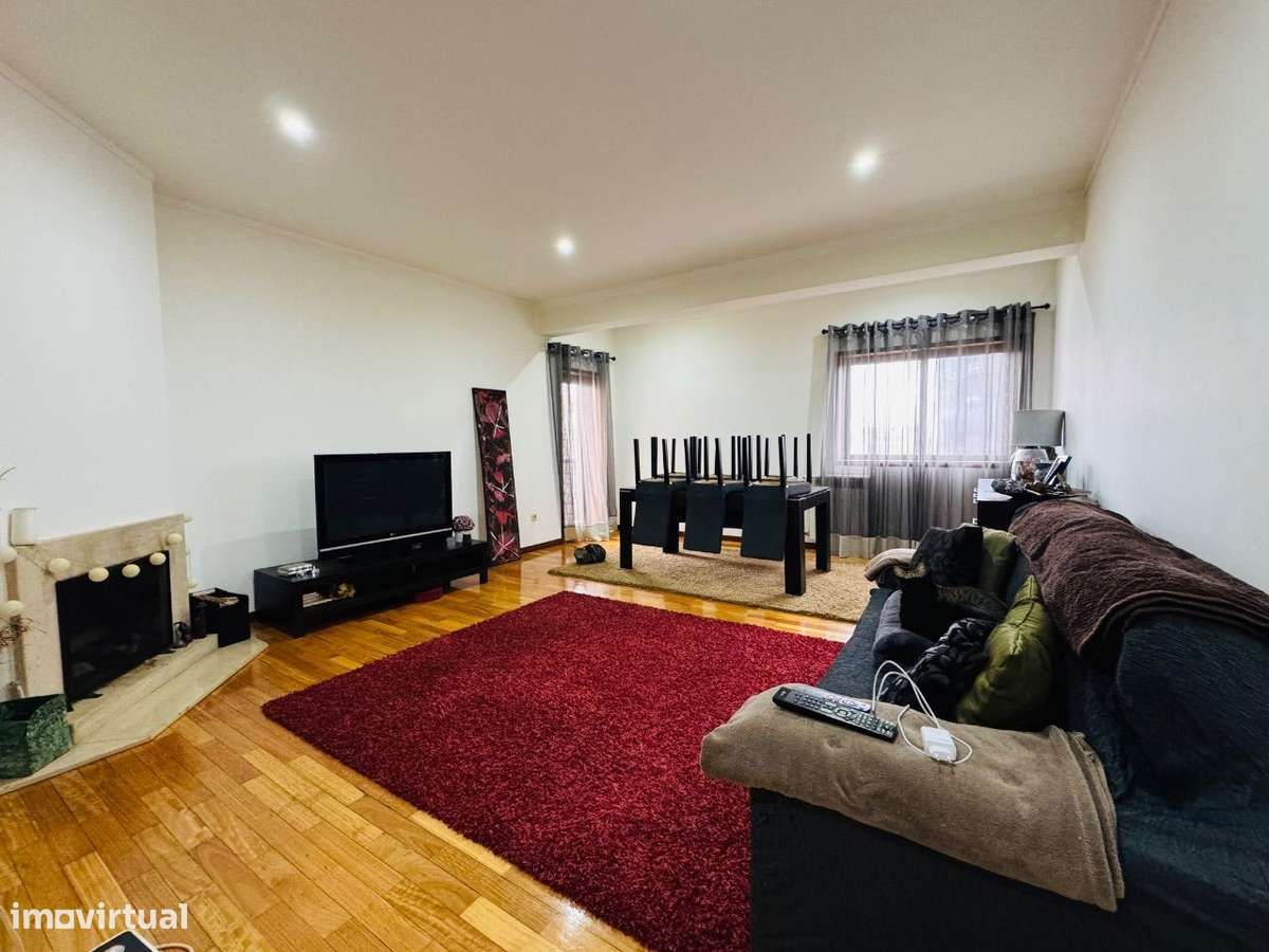 Apartamento T2 com garagem no centro - Grande imagem: 1/14