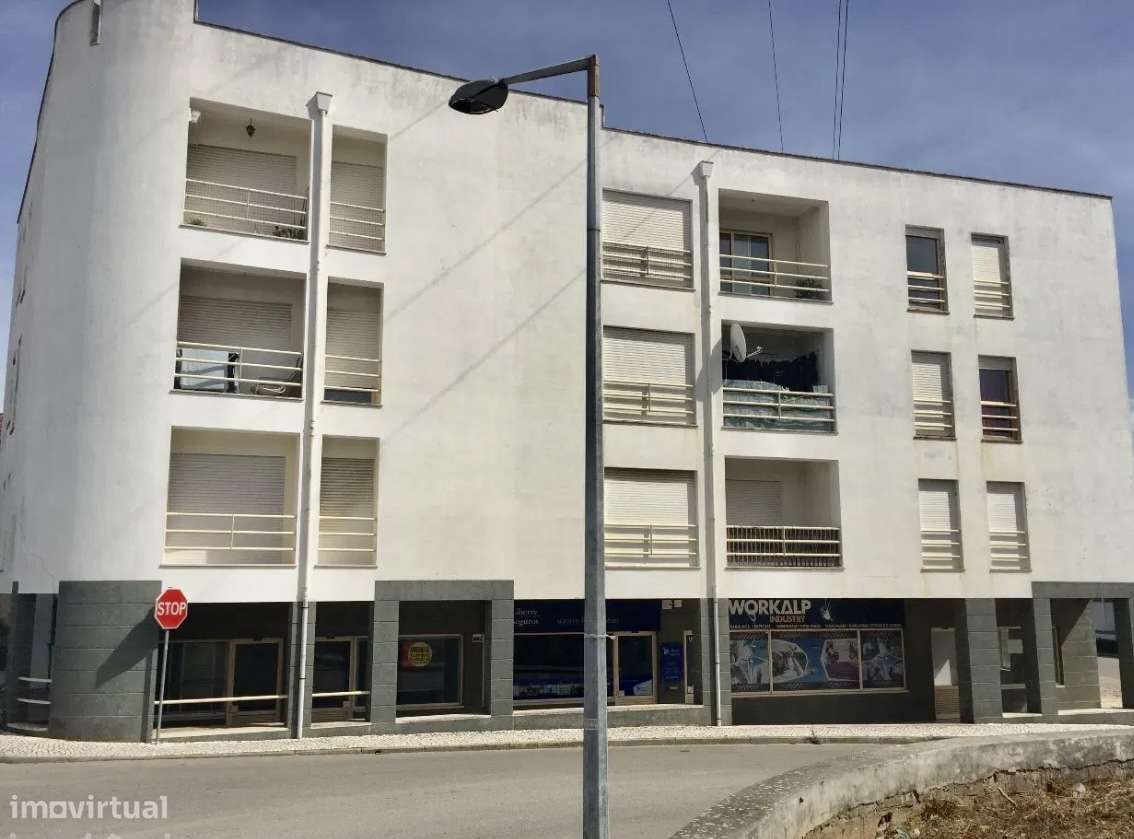 Espaço Comercial C/ Montra R/ch. - Grande imagem: 2/8