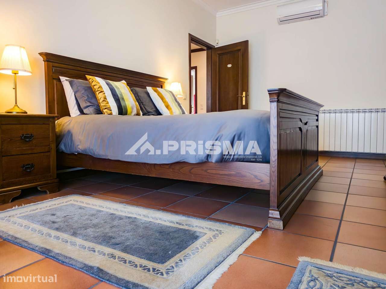 Moradia T5 para Venda em C. Branco-14