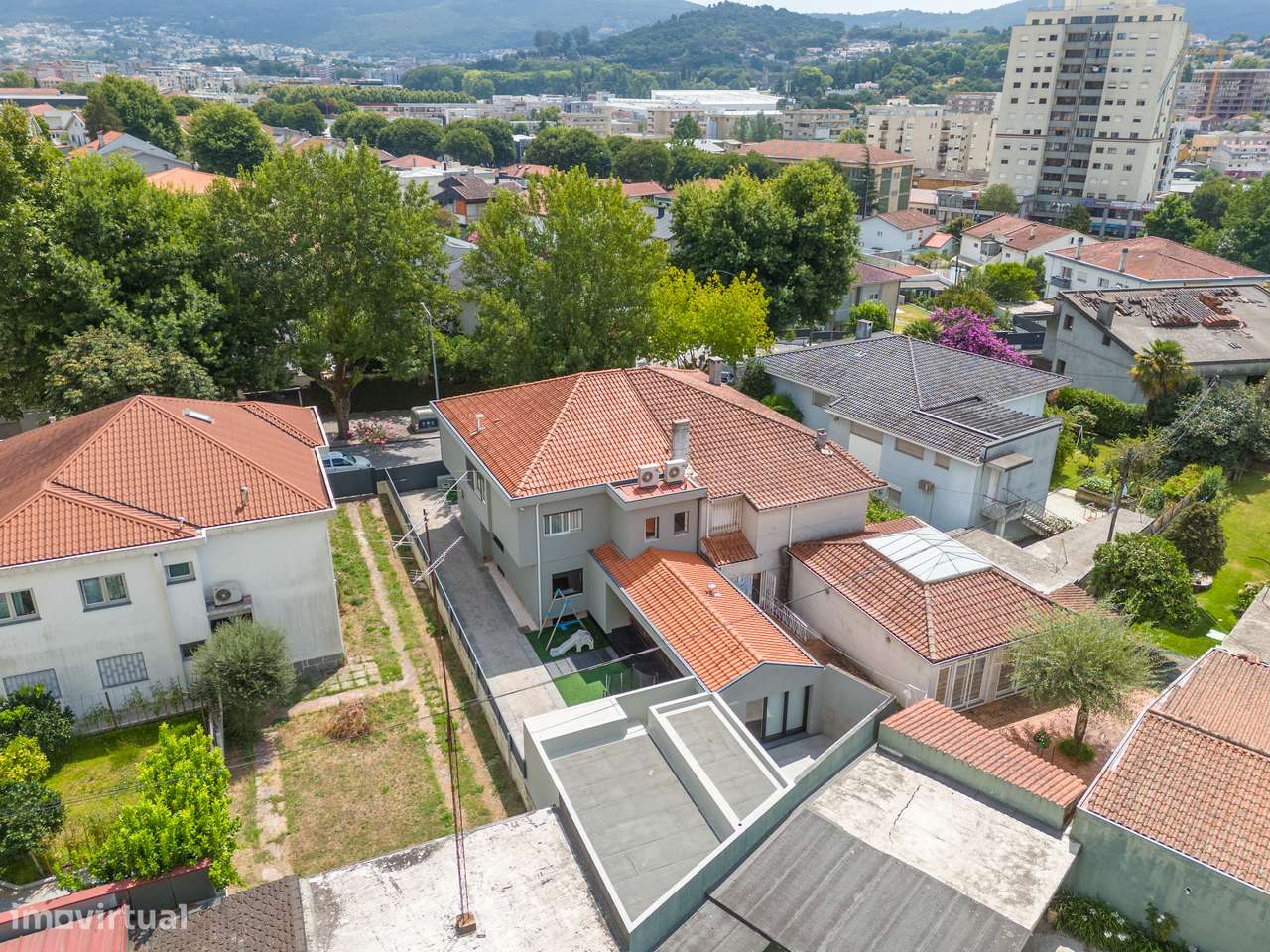 Moradia V4 em Braga,c/Suíte,Terraços e Garagem-30
