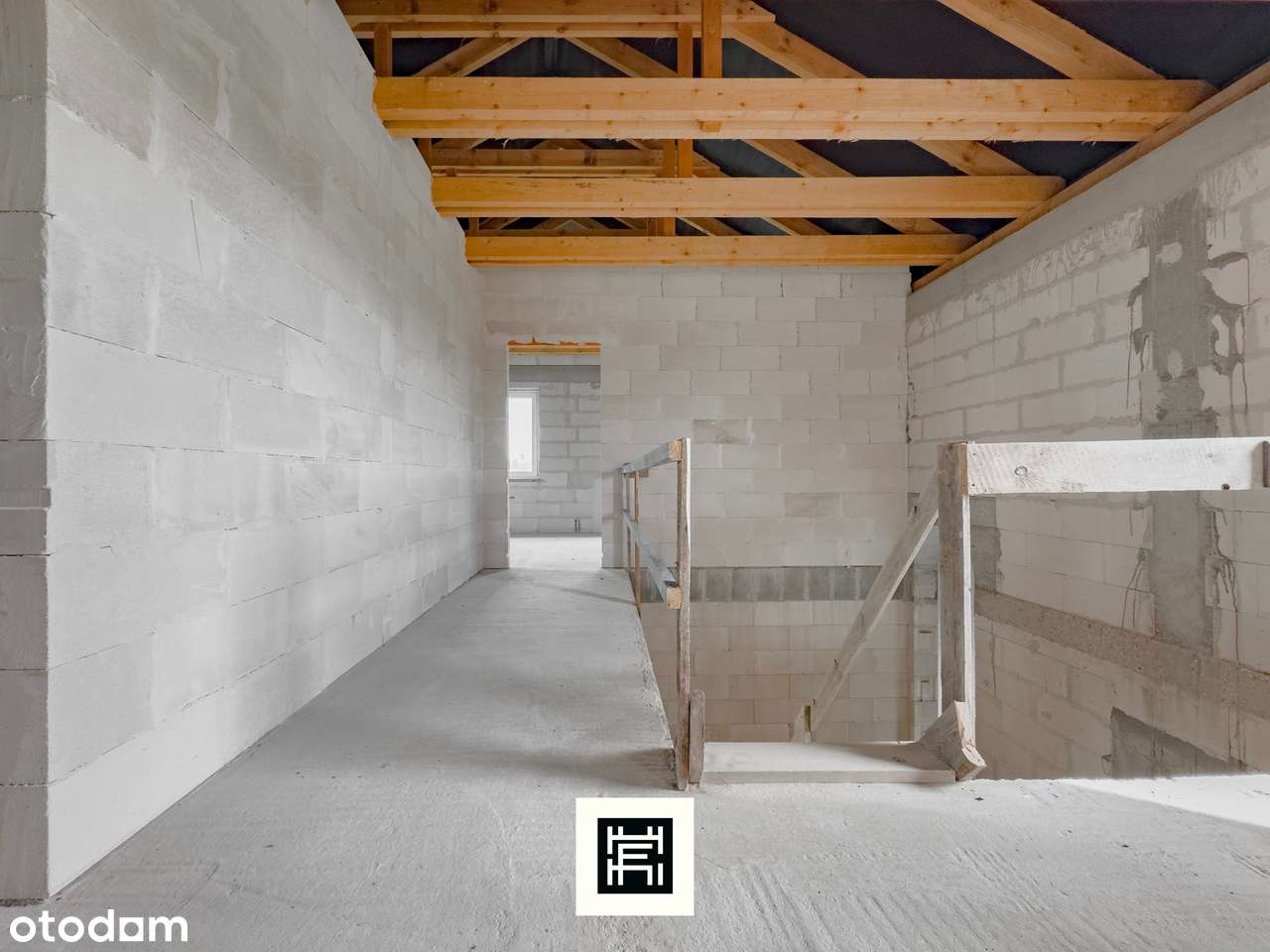 Posiadłość na przedmieściach z potencjałem - Czy to będzie Twój Dom?-11