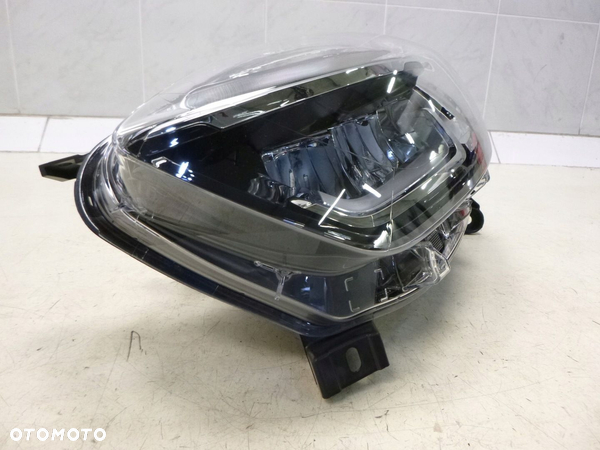 RENAULT CAPTUR LAMPA LAMPY PRZÓD PRZEDNIE 6 PIN - 8