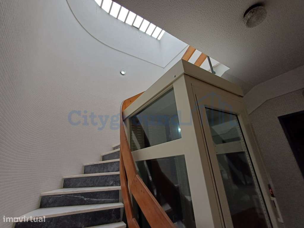 Duplex T3 com Varandas, Terraço e Vista Desafogada para o Castelo d...-37