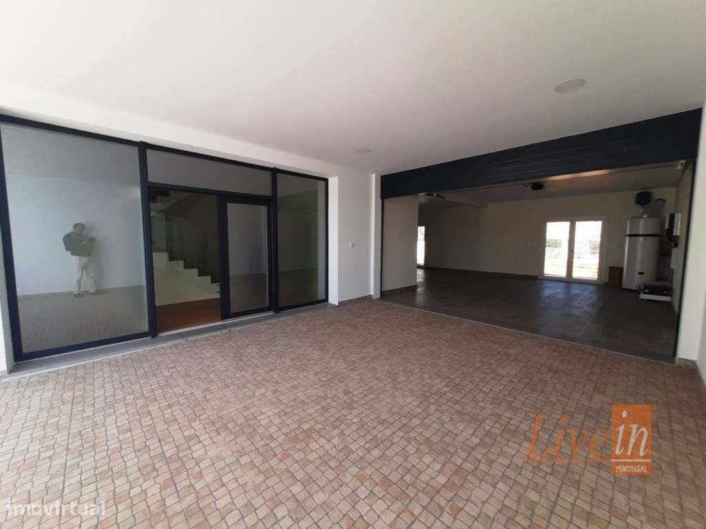 Moradia T3 em Banda Nova a 1500 metros do Centro de Torres Vedras - Grande imagem: 4/51