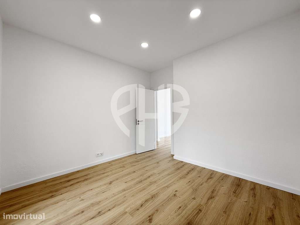 Apartamento T2 // Renovado - Santana / Sesimbra-10