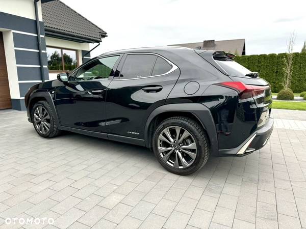 Lexus UX - 5