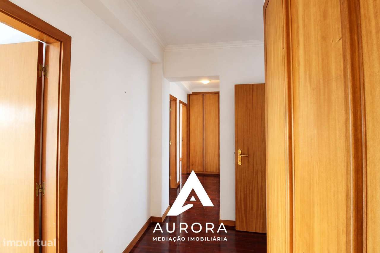Apartamento T3 com 2 lugares de garagem e sótão-15