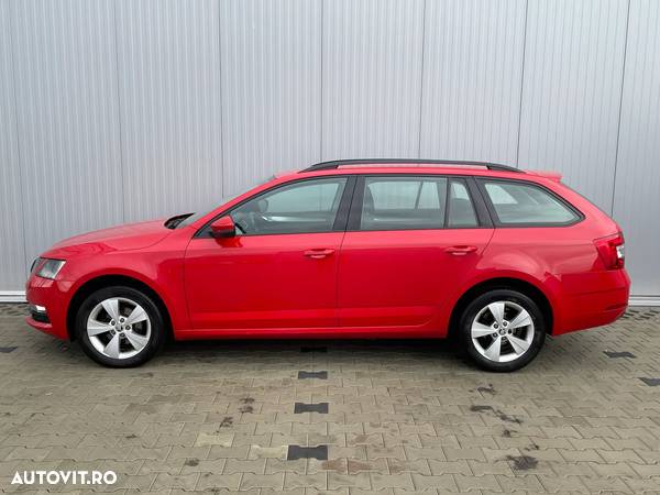 Skoda Octavia Combi 1.6 TDI DSG Style - 4