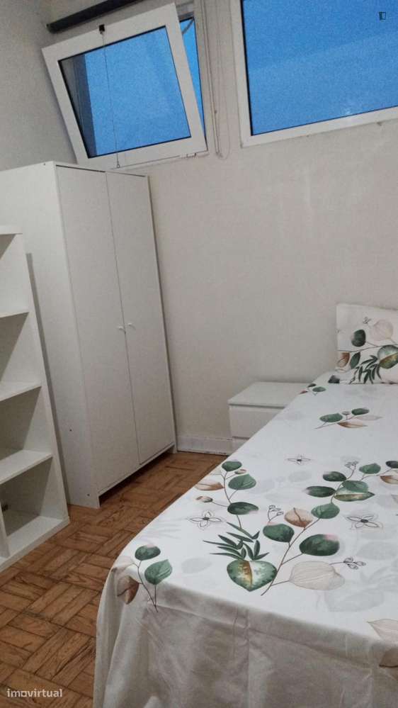 Quarto - localizado em Baixa Coimbra - Grande imagem: 4/10