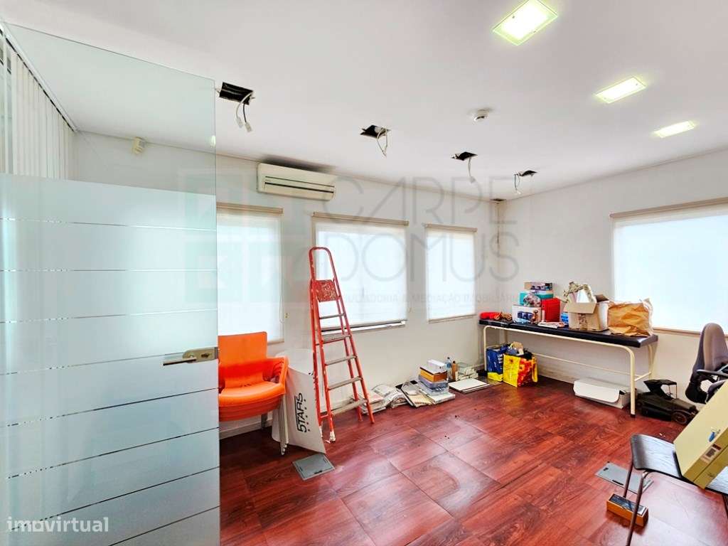 Espaçoso e funcional escritório com 600m2, em Carnaxide, Oeiras-46