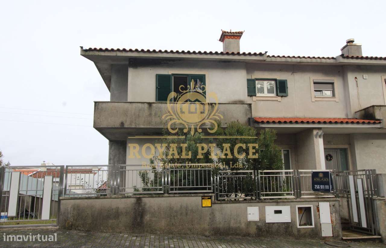 Moradia V4 em Lobão, Santa Maria da Feira-17