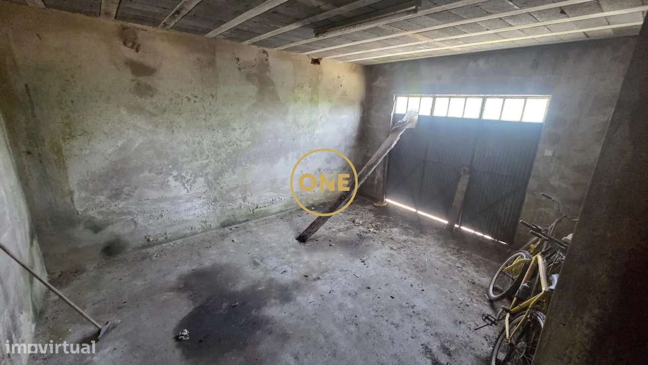 Moradia T4 para Restauro em Lousado com Projeto Aprovado-41