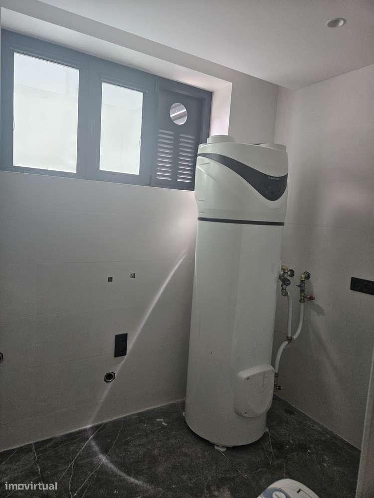 Moradia T4 com Piscina e Jardim-12