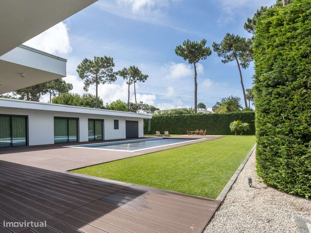 Moradia isolada T4, arquitetura contemporânea com garagem e piscina...-51