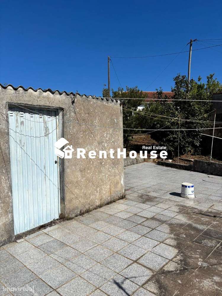 Moradia muito bem localizada-8