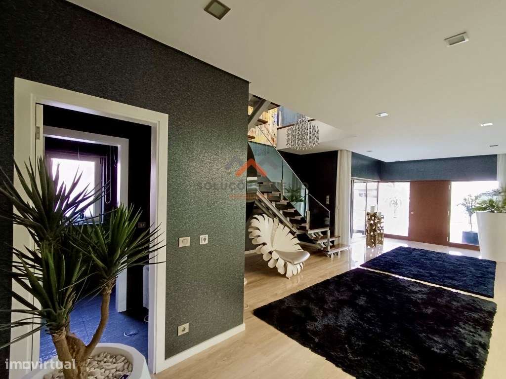 Moradia Contemporânea de Luxo com jardins tropicais e Design Exclus...-19