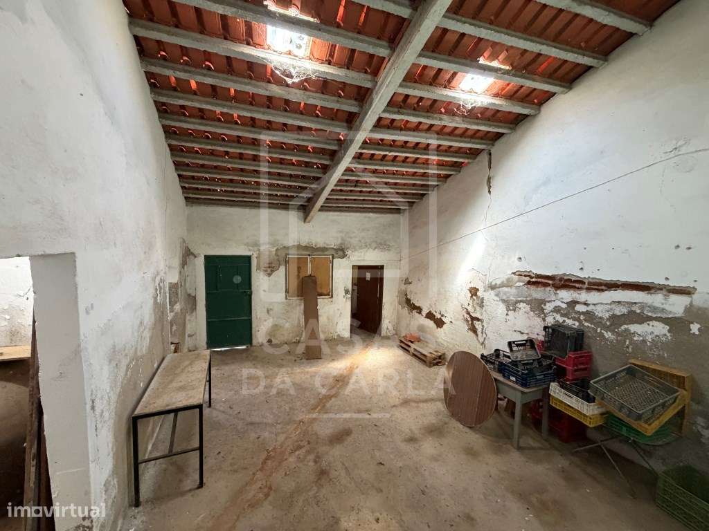 Moradia com espaço comercial com 657m2 em Albergaria dos Fusos-27
