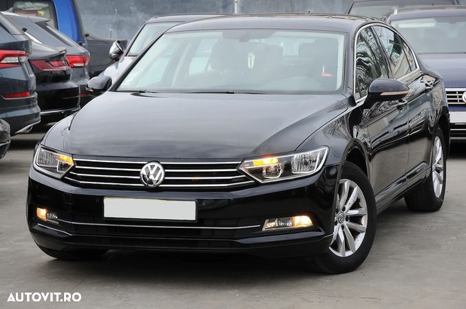 Volkswagen Passat - 1