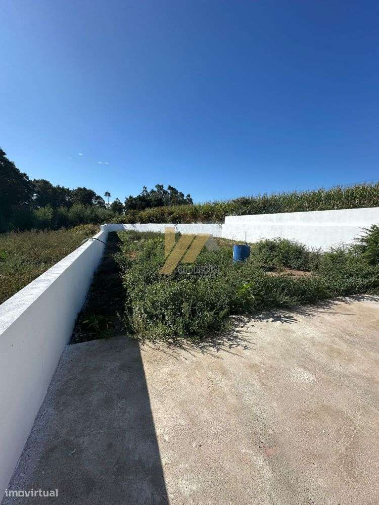 Moradias T3+1 de 3 frentes tipo térreas com possibilidade de piscina - Grande imagem: 4/22