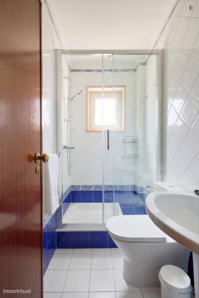 Quarto - localizado em Benfica Lisbon - Grande imagem: 3/24