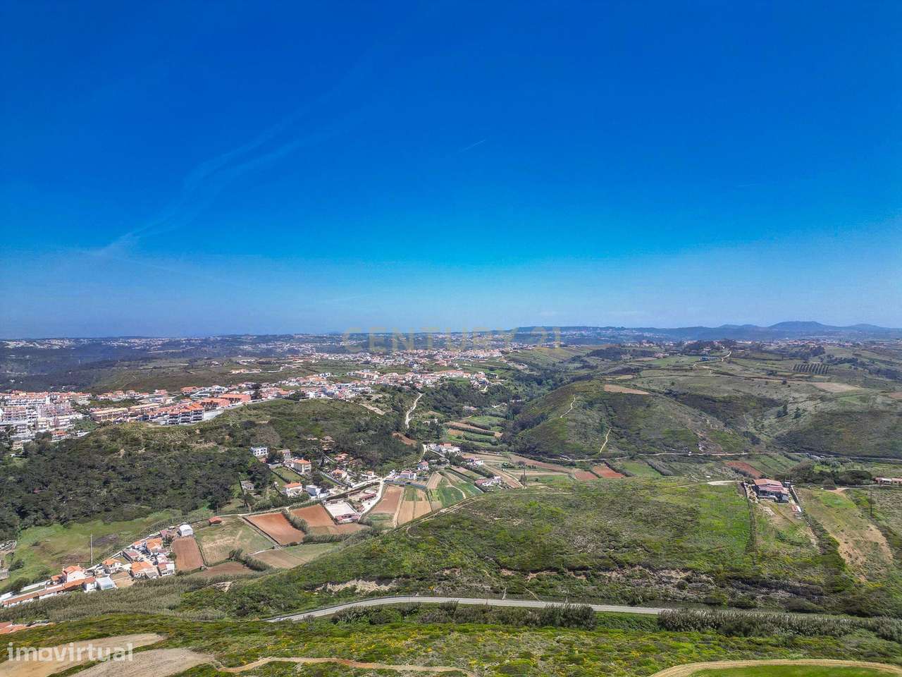 Moradia com Terreno Amplo e Vista Mar na Carvoeira-21