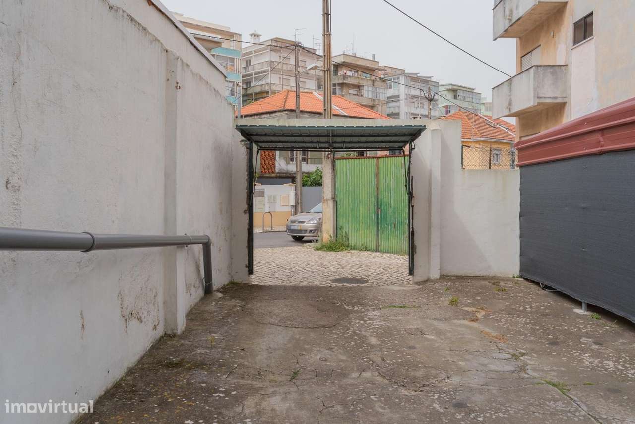 Apartamento T2 Remodelado - Laranjeiro-14