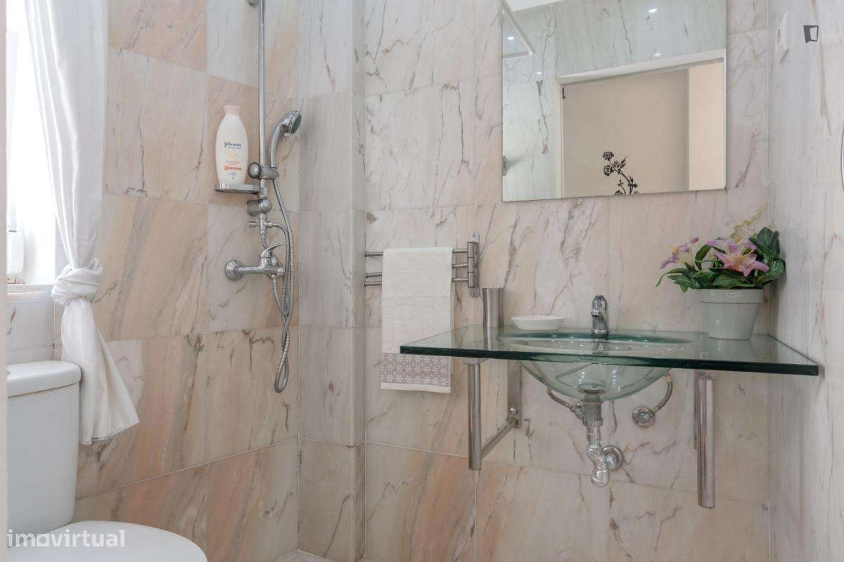 Quarto - localizado em Campolide Lisbon - Grande imagem: 4/6