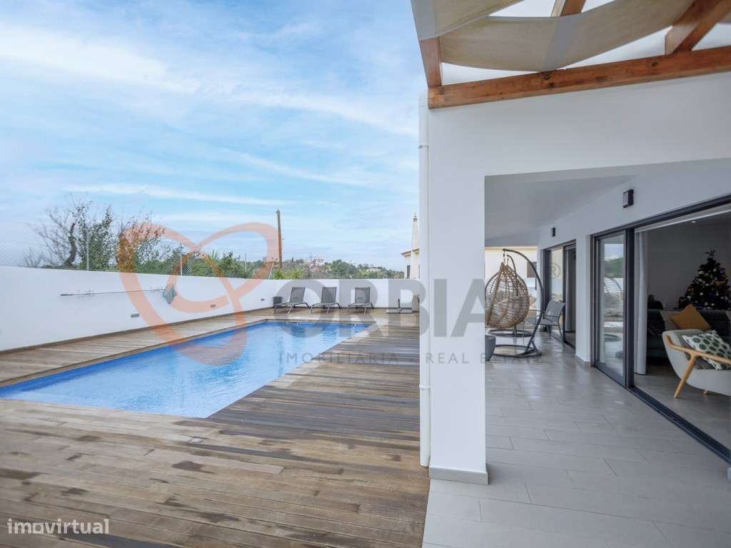 Moradia para venda em Albufeira com 6 quartos e piscina-44