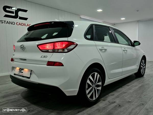 Hyundai i30 1.6 CRDi Blue Comfort+Navi - 4