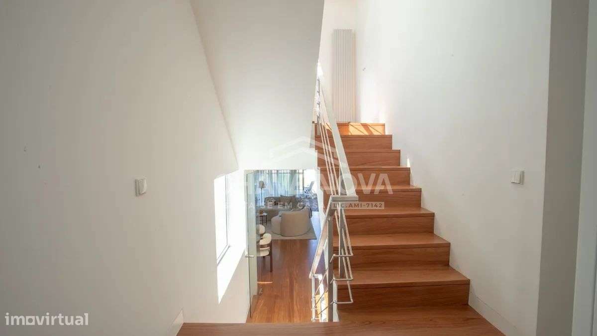 Moradia T3 com 4 casas de banho e piscina na Madalena-35