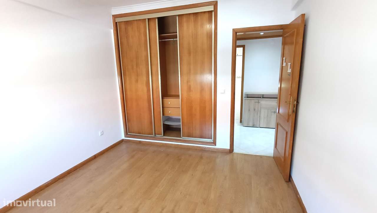 T3 com Arrecadação e Terraço, Pronto a habitar-20