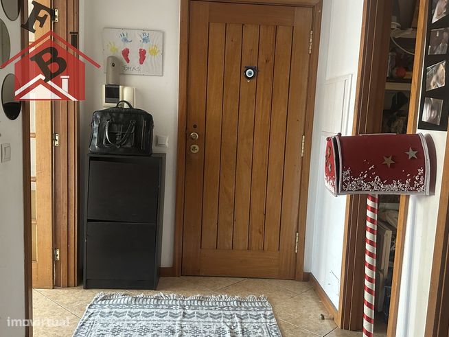 EXCELENTE T2 C/ LAREIRA ÁREA 123M2 SANTA MARINHA 220.000€-2
