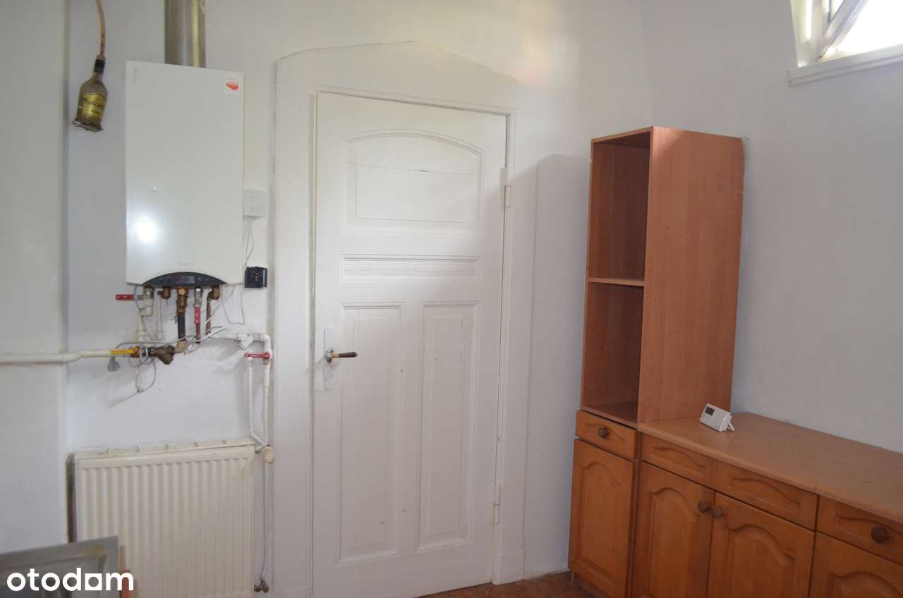 Piękna architektonicznie willa z działką i 2 garażami-9