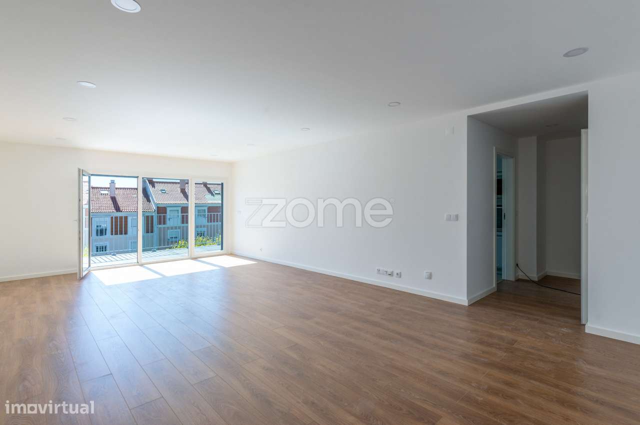 T3 Novo com varanda, parqueamento e arrecadação - Grande imagem: 4/28