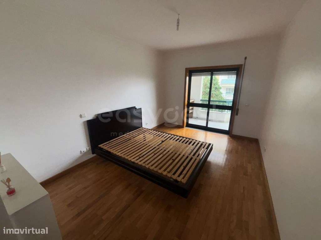 Apartamento T3 usado com Garagem Box - Urbanização Vilabeira, Viseu - Grande imagem: 3/22