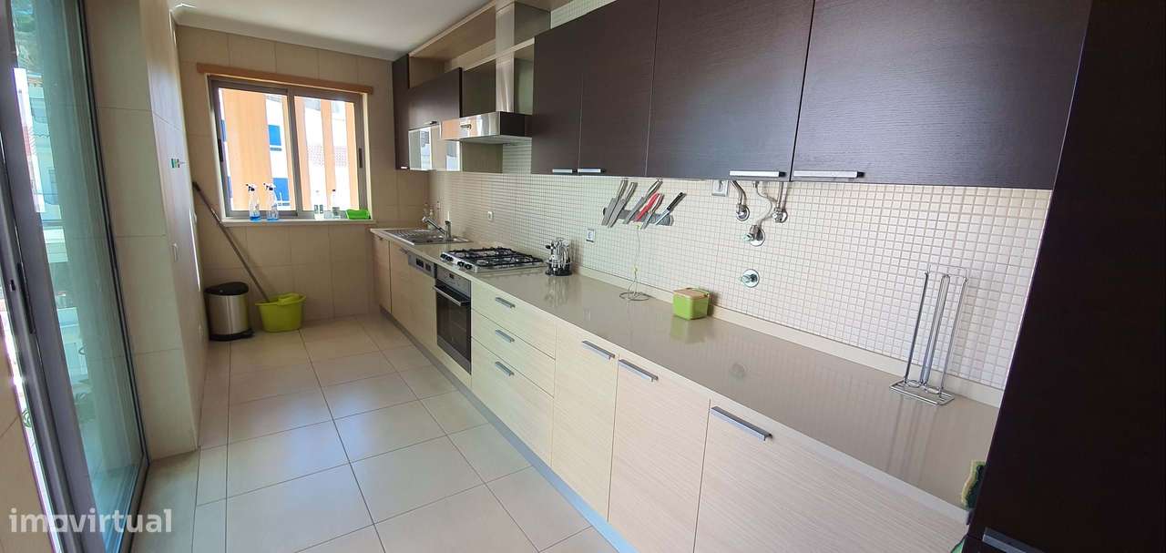 Apartamento na praia com varanda garagem e piscina-12