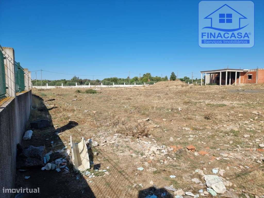Terreno com moradia situado numa zona sossegada - Brejos(Elvas)-7