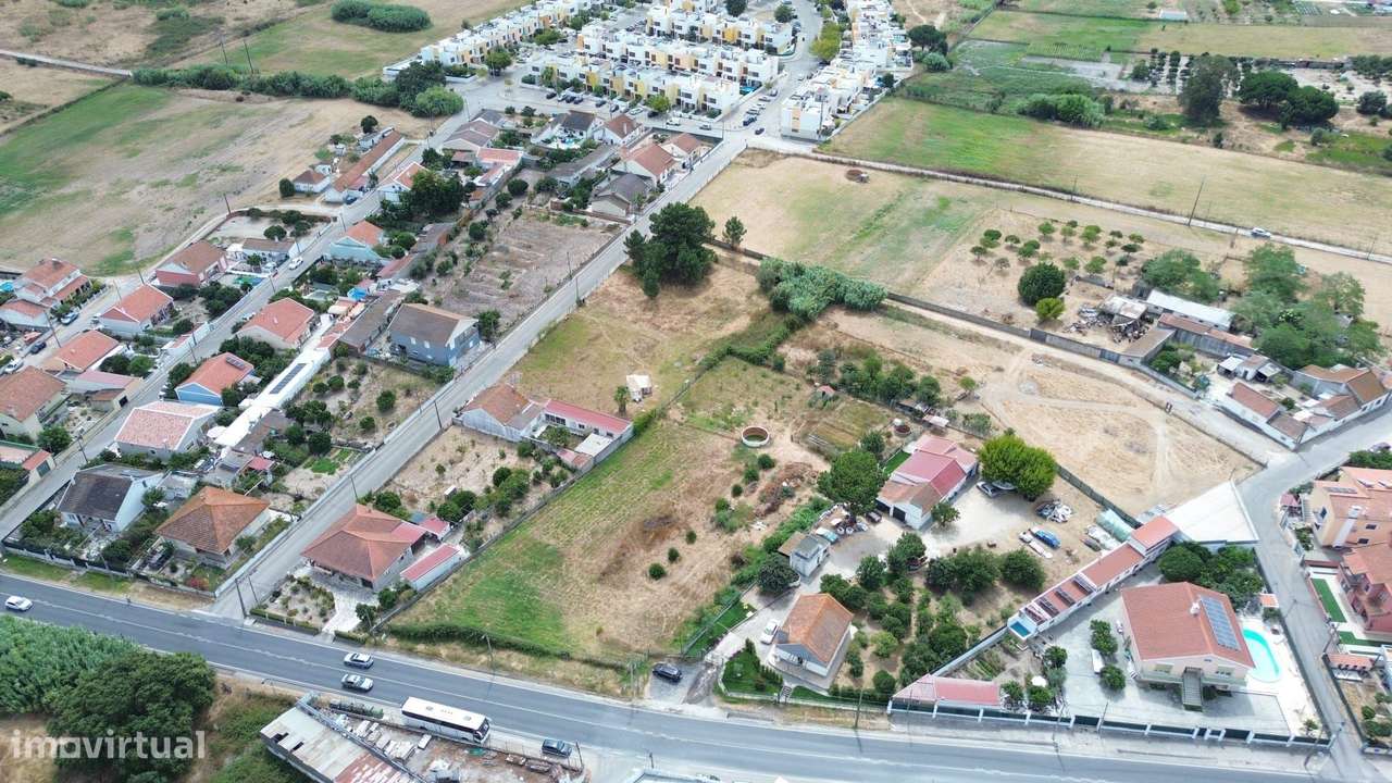 Terreno Urbano de 2406 m2 em Santo António da Charneca-14