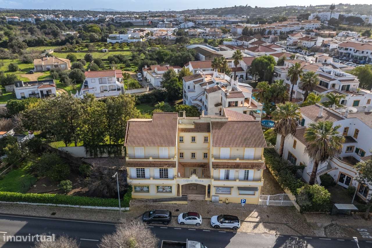 Apartamento T2 nas Ferreiras - Grande imagem: 2/37