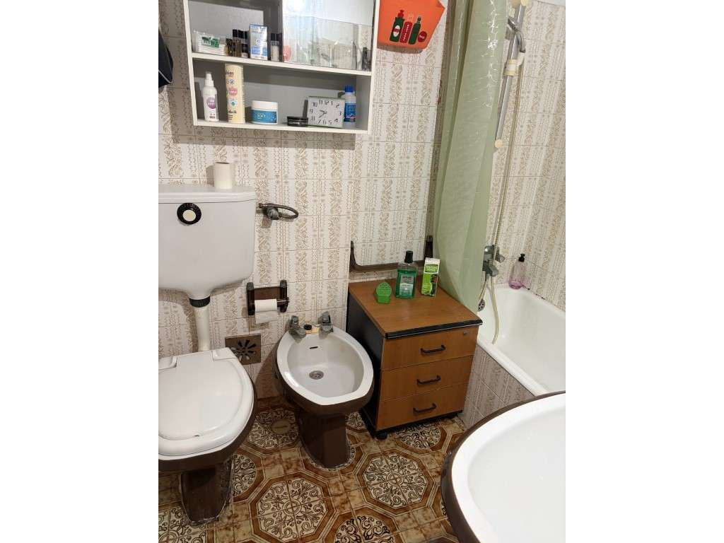 Espetacular apartamento T2 com varanda junto ao Hospital dos Lusiadas.-24