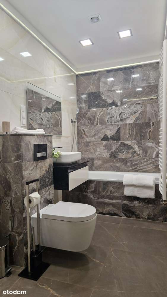 Stylowy apartament w kamienicy z loggią-16