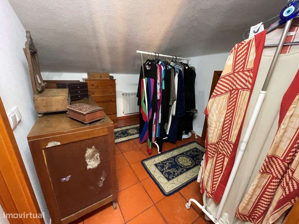 Moradia T5 em Lote Urbano de 5.135m2-42