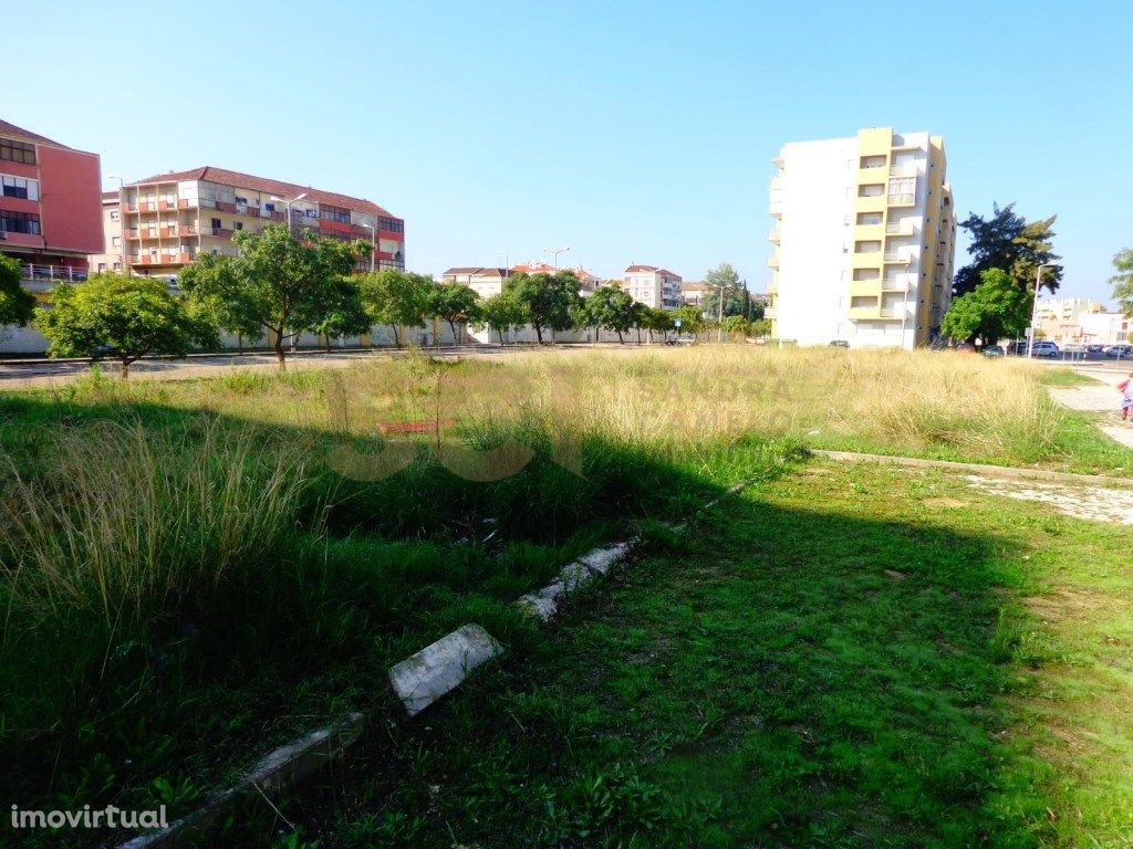 Lote de Terreno para construção de Prédio( 21 Fogos), Bar...